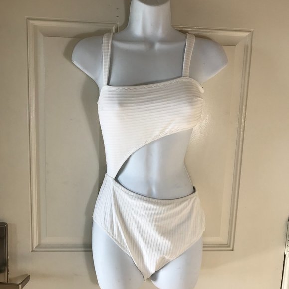 Shade & Shore Cut Out One-Piece Swimsuit - Picture 3 of 5